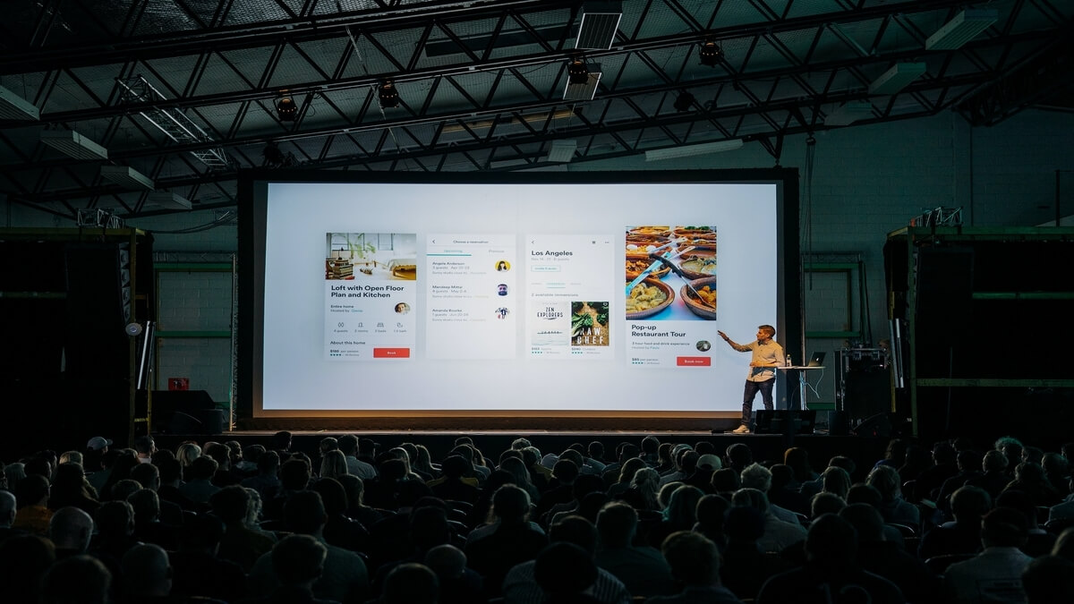 Фон конференция с проектором. Конференция конференция с проектором. Постеры Apple. Доверие 2020
