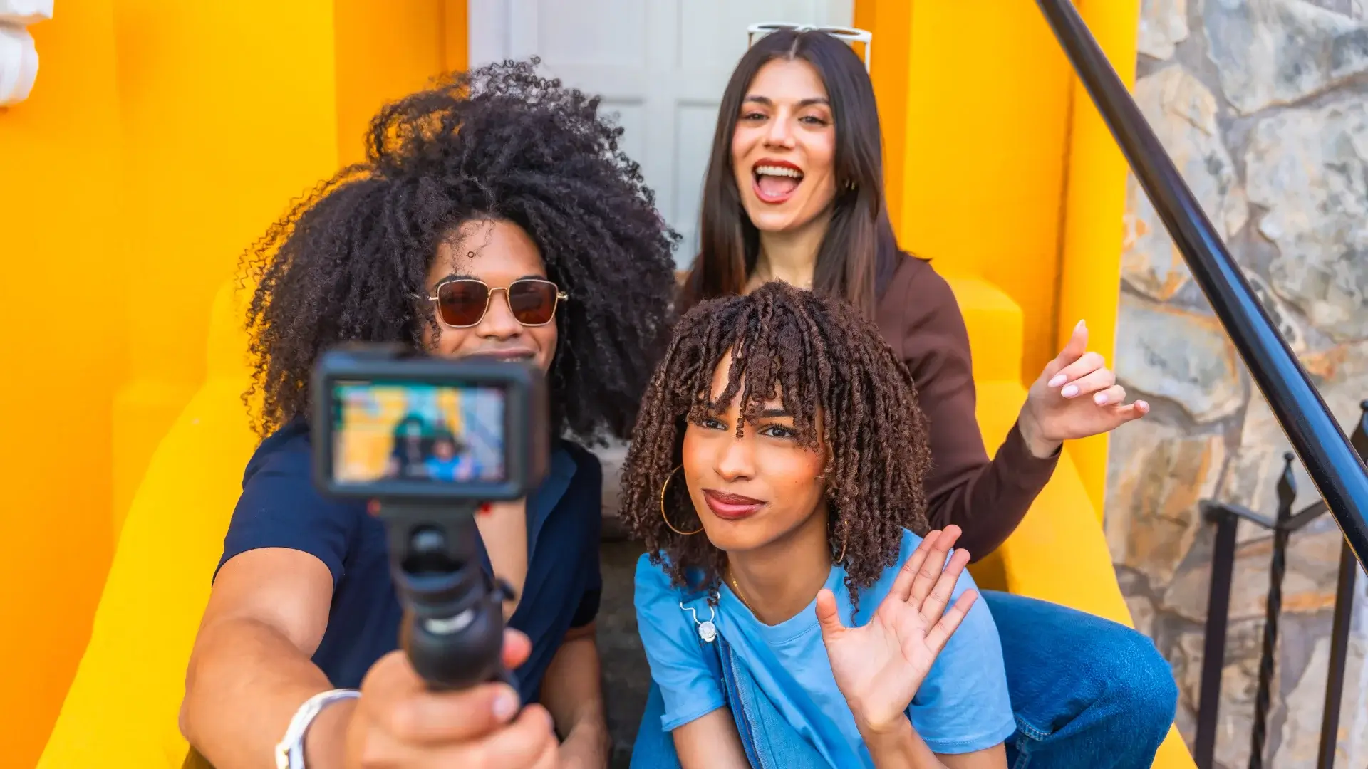 UGC Creator vs Influencer: ¿Cuál es mejor para tus campañas?